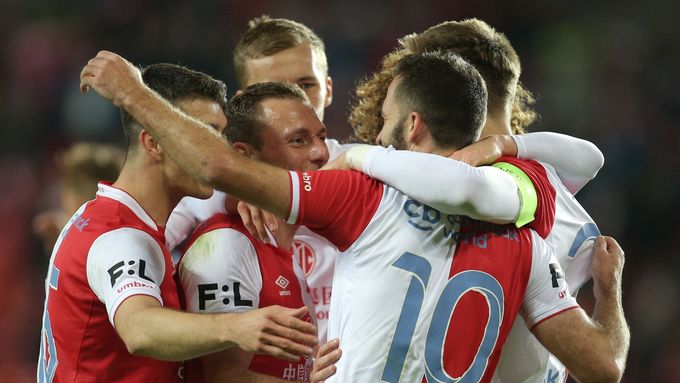 Radost fotbalistů Slavie z výhry nad Slováckem.