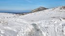 Pohled na zasněžené Krkonoše ze dne 9. 5. 2021. Snímky zachycují oblast mezi Výrovkou a Luční boudou.