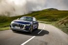 Audi Q8 bylo dosud dostupné se dvěma verzemi naftového šestiválce a jedním benzinovým třílitrem. Výkon mají od 170 do 250 kilowattů.