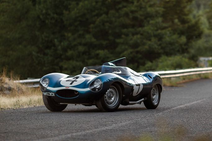 Jaguar D-Type - vůz, který se letos vydražil v Kalifornii patří mezi nejdraží auta letošního roku.