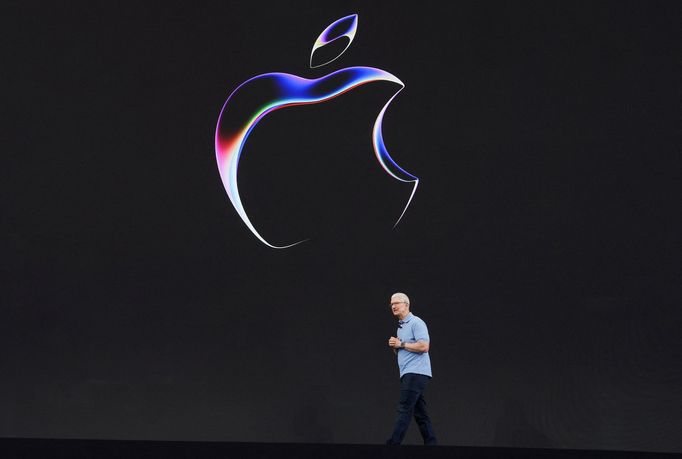 Soupravu Apple Vision Pro firma představila v rámci své výroční konference pro vývojáře.