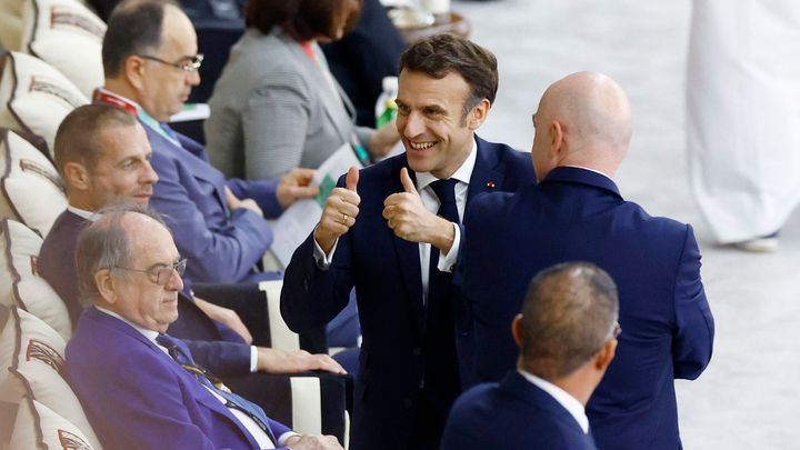 "Beru to na sebe." Macron hájil cestu do Kataru na semifinále fotbalového šampionátu; Zdroj foto: Reuters