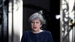 Britská premiérka Theresa Mayová oznamuje, že v červnu chce předčasné volby.