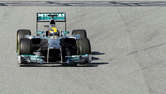 Lewis Hamilton má dostat bohatý Mercedes tam, jak by rád náležel: mezi nejlepší.