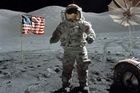 Vlajky USA na Měsíci stále vlají, výjimkou je ta první