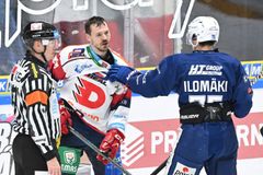 Finská hvězda Komety čtyřmi góly vyřídila Pardubice. Finále je vyrovnané