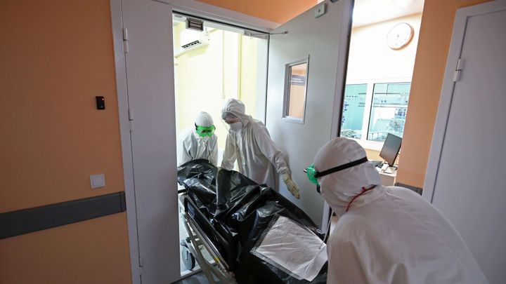 Covid vede lidi po světě k frustraci, nevidí už "konec". Psychiatři vysvětlují proč; Zdroj foto: Reuters