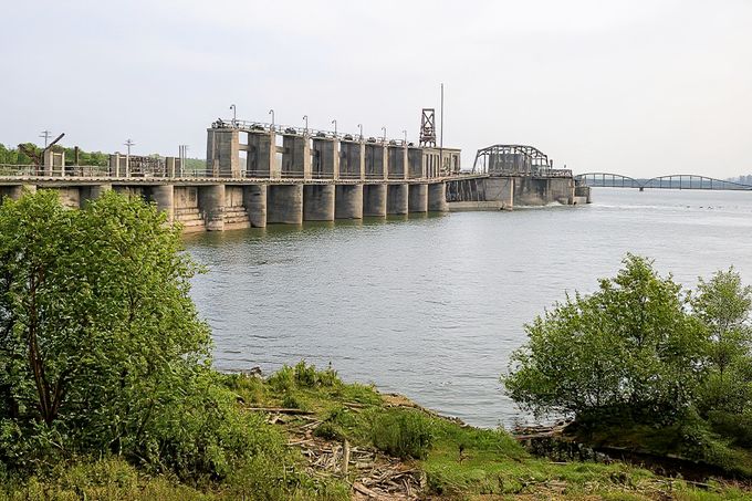 Chicago Sanitary and Ship Canal u Lockportu, mezi 1898–1910. Místo, kde roku 1911 objevili tělo malé dívky spojené s případem Elsie. Kolorováno