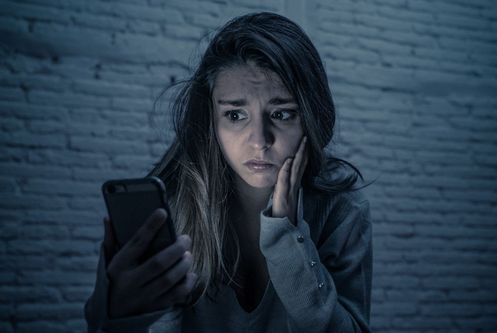 internet mobil sexuální obtěžování ilustrační foto