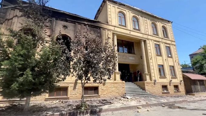 Synagoga ve městě Derbent v oblasti Dagestánu po útoku ozbrojenců.