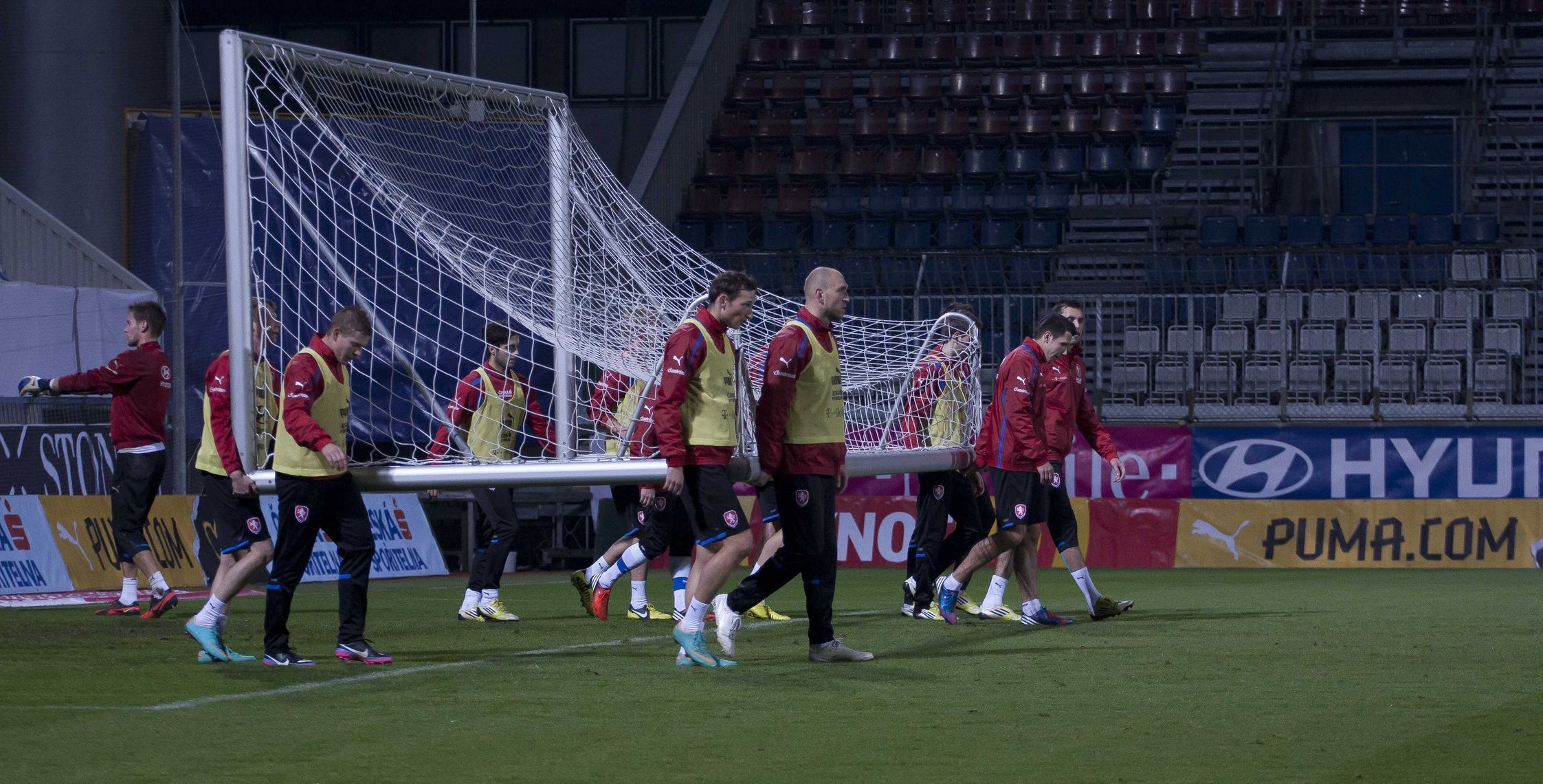 Čeští fotbalisté na tréninku před přátelským utkáním se Slovenskem v Olomoucu v listopadu 2012.