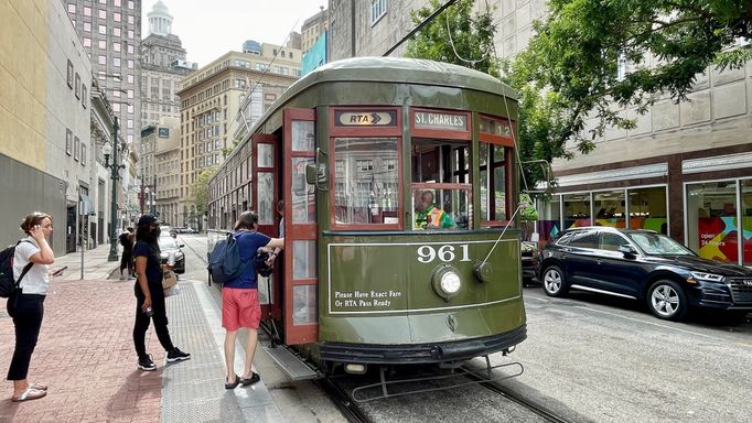 New Orleans. Nejstarší stále fungující tramvajová linka na světě.