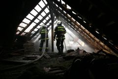 V Mělníku hořela chatka, hasiči uvnitř našli tělo muže