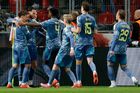 Slavia - Ajax 1:1. Šance na obrat, hosté jdou po červené kartě do deseti