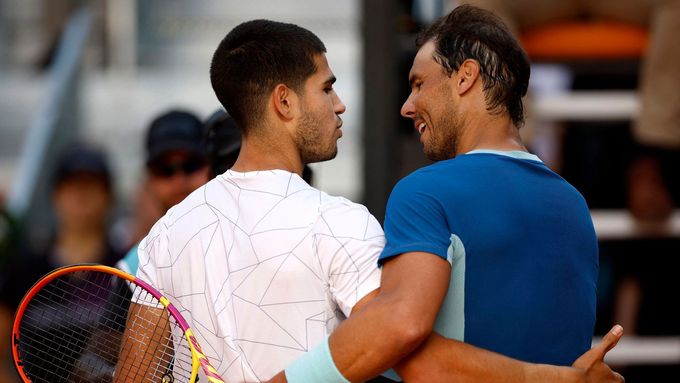 Carlos Alcaraz a Rafael Nadal po čtvrtfinále na turnaji v Madridu 2022.