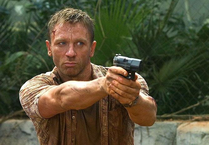 Daniel Craig jako James Bond ve filmu Casino Royale | Foto: Bontonfilm