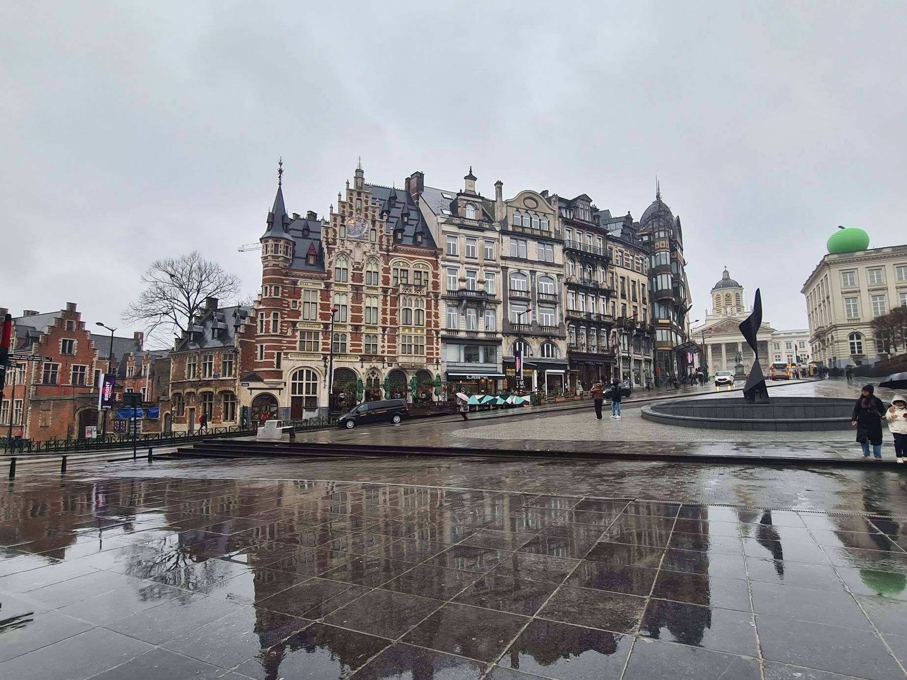 brusel reportáž hranolky pralinky jídlo architektura