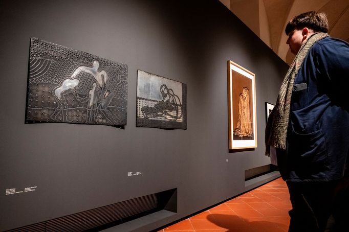 Vlevo jsou díla Aleny Kučerové.