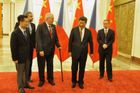 Čínského poradce Miloše Zemana obvinili z úplatkářství, prezident se ho zatím nevzdá