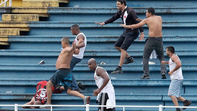 Rvačka fanoušků Vasco do Gama a Atletico Paranaense