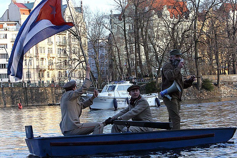 Kuba s Fidelem na Vltavě