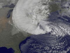 Hurikán Sandy na své pouti Atlantickým oceánem. (29. října 2012)