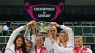 Fed Cup jako zlatý hřeb skvělého roku. České tenistky doma v 02 aréně přehrály německé soupeřky a pozvedly vítěznou trofej.