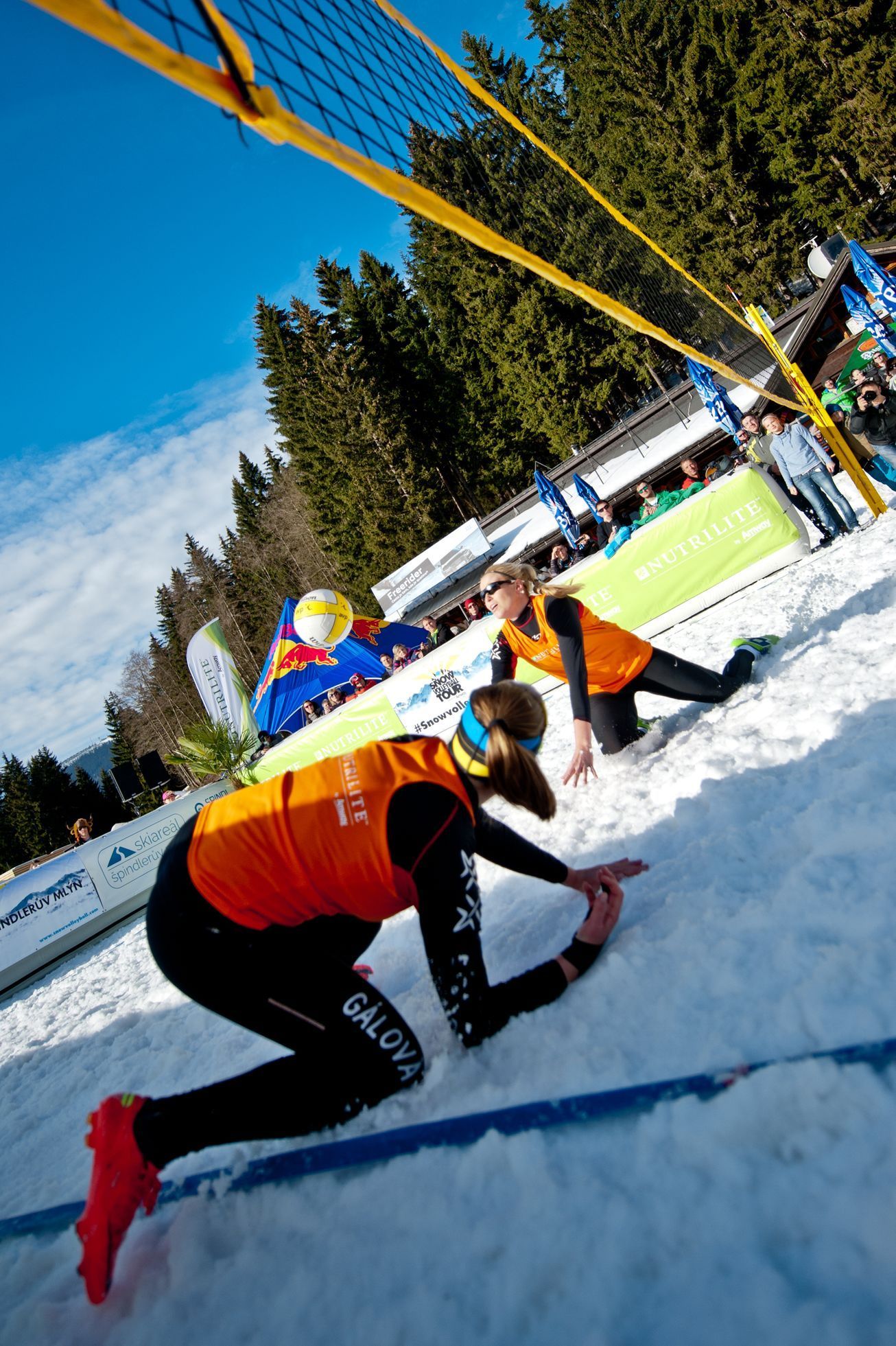 První turnaj ve volejbalu na sněhu