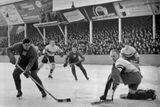 Mistrovství světa v ledním hokeji v Praze na Štvanici (únor 1938) - utkání ČSR-Německo, které skončilo naším vítězstvím 3:0 (dobový text).