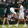 Wimbledon 2016: Stan Wawrinka a podavač míčků