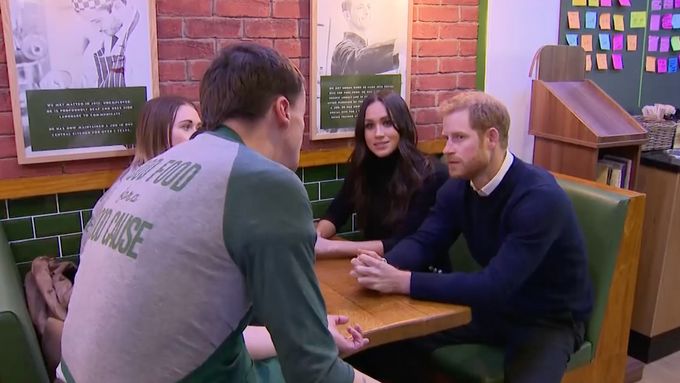 Princ Harry a Meghan Markle navštívili Edinburgh. Zašli i do kavárny, která pomáhá bezdomovcům