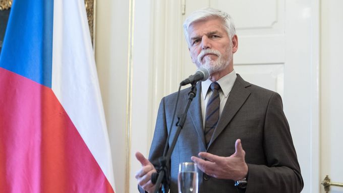 Budoucí prezident Petr Pavel na zámku v Lánech během tiskové konference po setkání s dosluhujícím prezidentem Milošem Zemanem.
