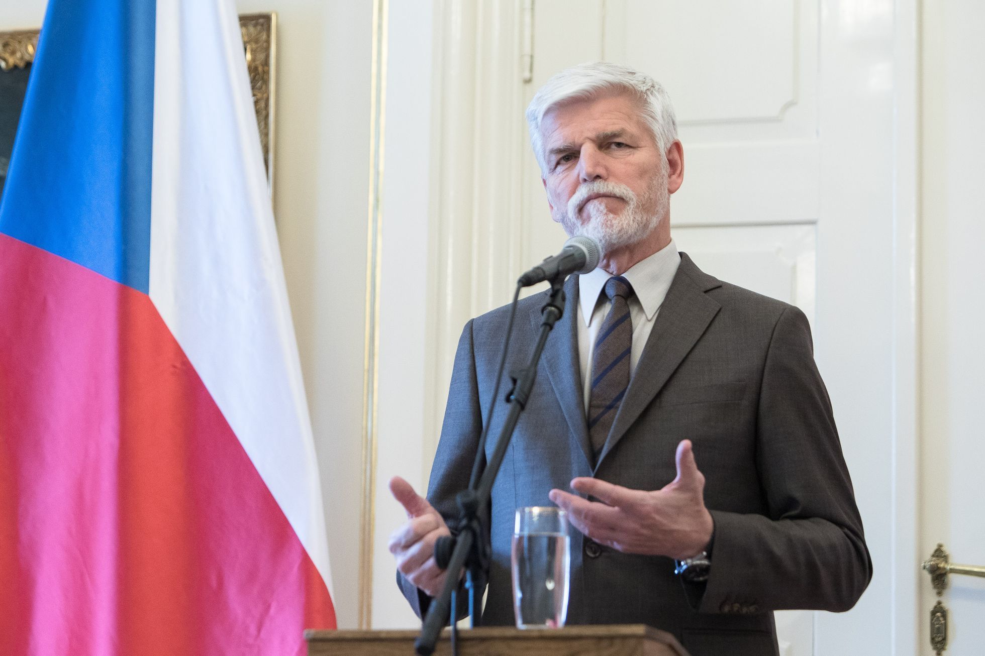 Budoucí prezident Petr Pavel na zámku v Lánech na tiskové konferenci po setkání se stávajícím prezidentem Milošem Zemanem