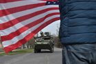 Americko-britský vojenský konvoj opustil v neděli odpoledne Českou republiku