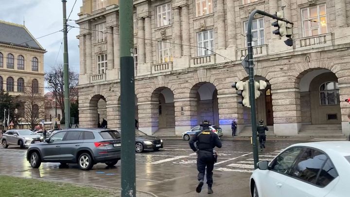 Podívejte se, kde můžete přispět na pomoc obětem střelby. Lidé už poslali miliony