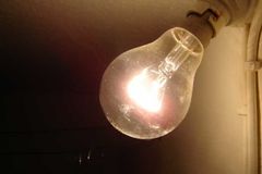 Jak ušetřit za elektřinu? Pomohou úsporné žárovky