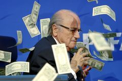 Paralelní justice, vzteká se Blatter. Dostal dalších šest let, navíc zaplatí milion