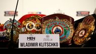 Vladimir Kličko a Tyson Fury se setkali tváří v tvář na poslední tiskové konferenci před jejich sobotním šlágrem o krále boxerské těžké váhy už v místě konání - düsseldorfské ESPRIT Aréně...