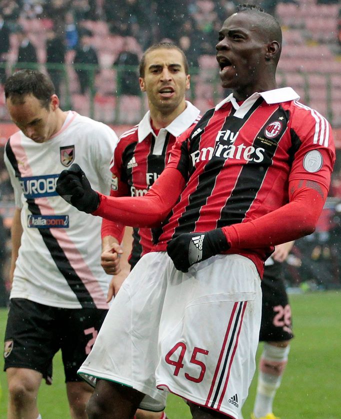 Mario Balotelli se raduje z branky do sítě Palerma