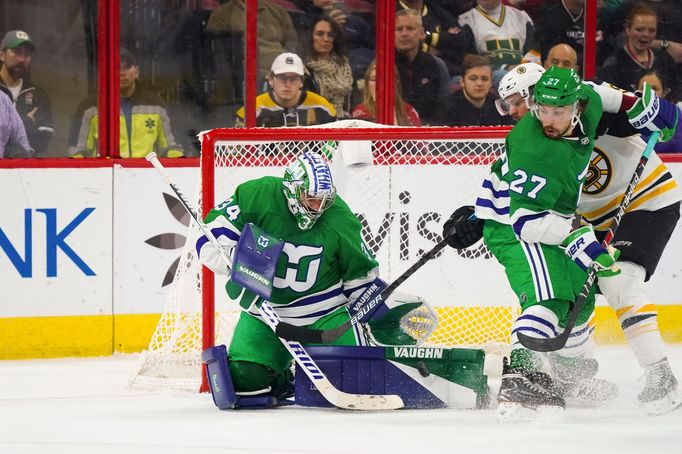 Petr Mrázek v dresu Hartford Whalers