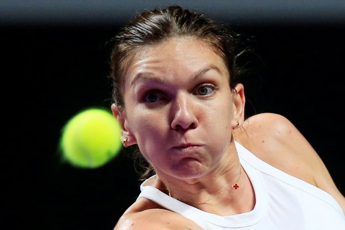 Simona Halepová v zápase s Karolínou Plíškovou na Turnaji mistryň 2019