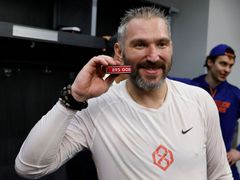 Gól číslo 895, kterým Ovečkin překonal účet Gretzkého ze základní části NHL.