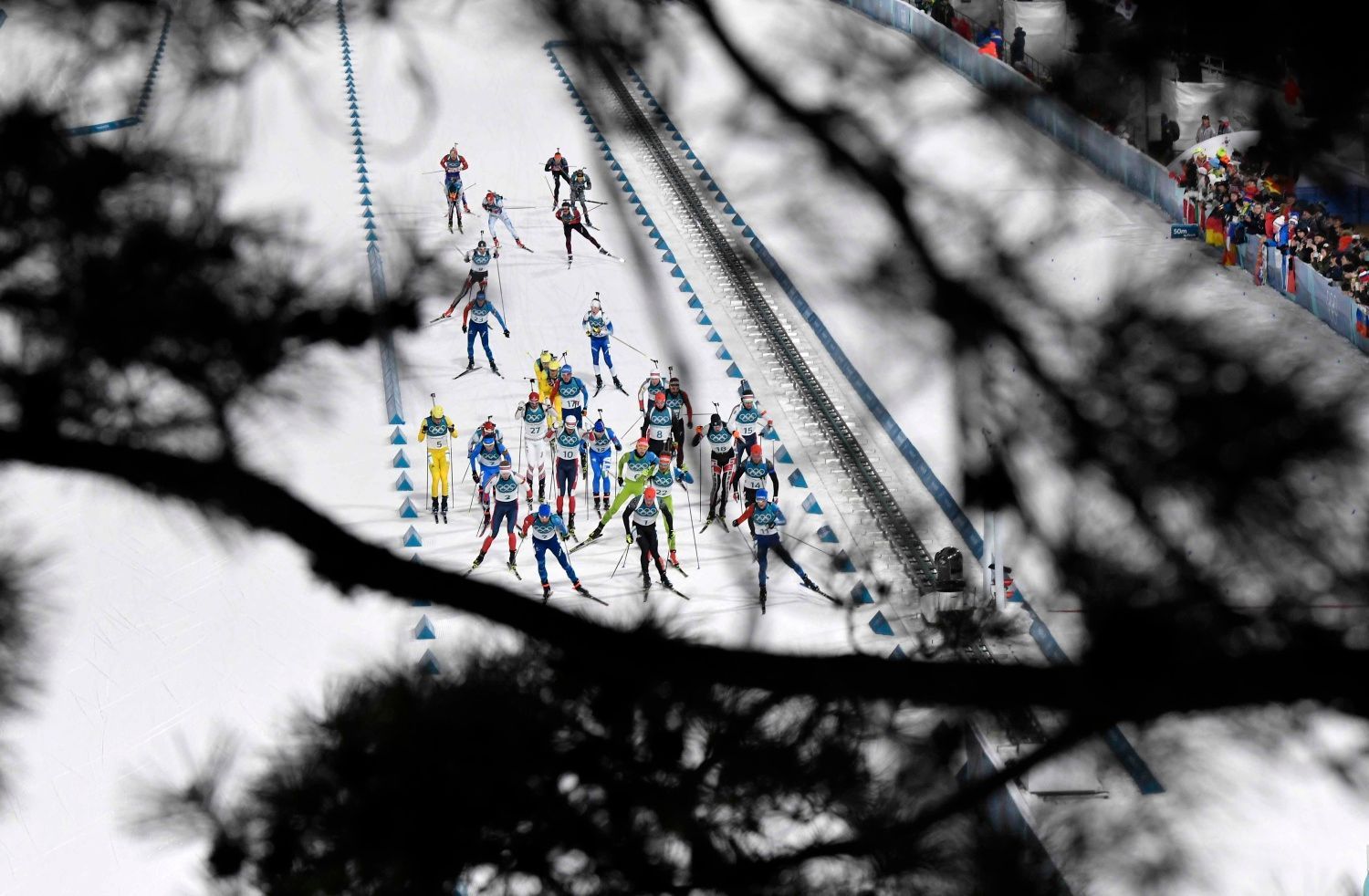 Závod biatlonistů s hromadným startem na ZOH 2018