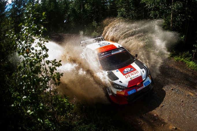 Elfyn Evans v Toyotě na trati Finské rallye 2023