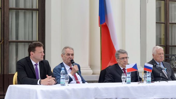 Prezident Miloš Zeman promluvil na ruské ambasádě v Praze při oslavách výročí porážky nacistického Německa.