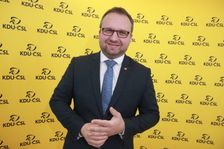 Jurečkův paradox. Superdávka nažene lidi k práci načerno, namítají kritici