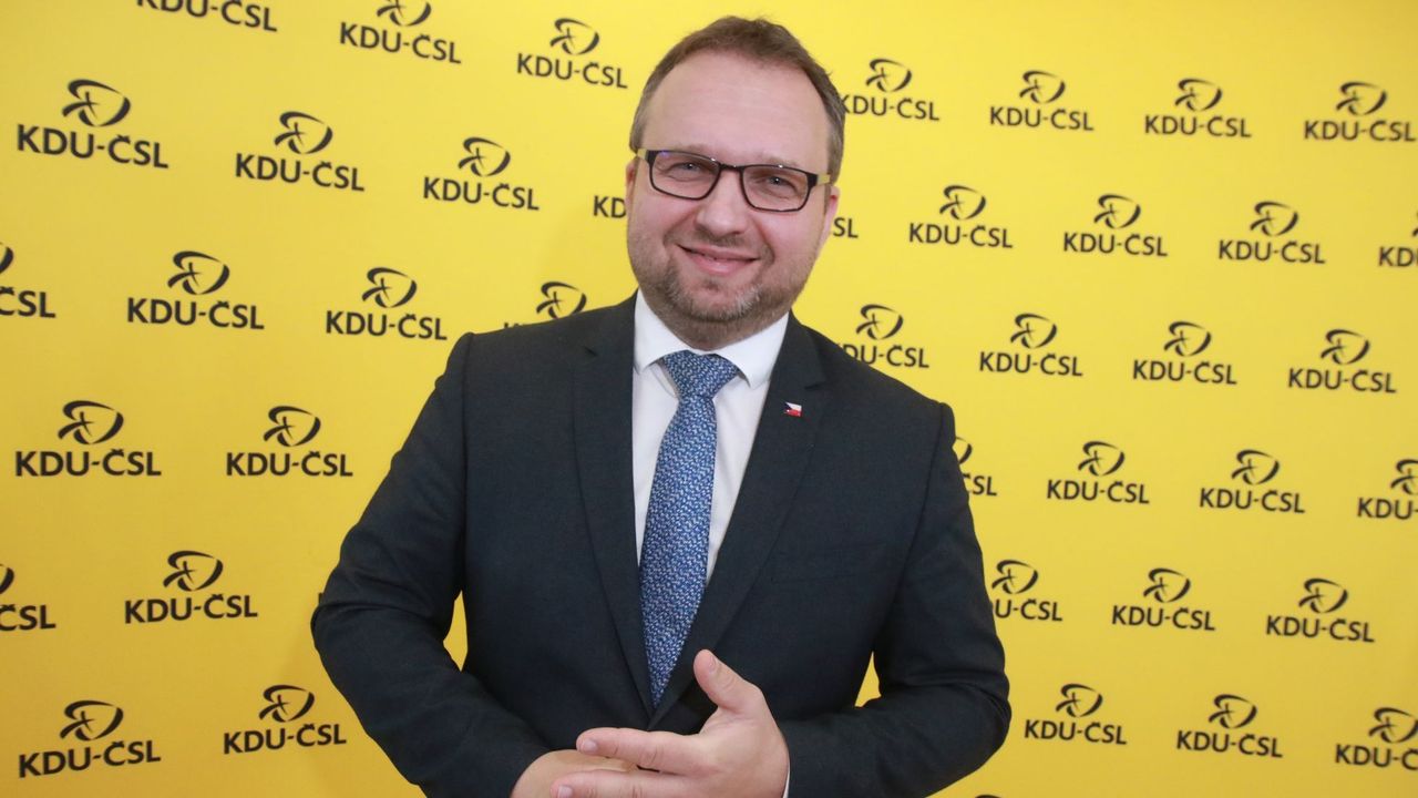 Jurečkův paradox. Superdávka nažene lidi k práci načerno, namítají kritici