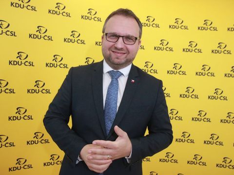 Jurečkův paradox. Superdávka nažene lidi k práci načerno, namítají kritici