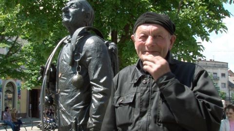 Kominík je hvězdou Ukrajiny. Má svou sochu a lidé se s ním fotí