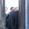 Miloš Zeman oznámil kandidaturu na prezidenta - jeho TK, aktivisté před Hradem